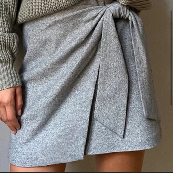Aritzia Wilfred Dorine Mini Skirt Wool Cashmere Silk Wrap Grey Size 6 - Picture 2 of 9